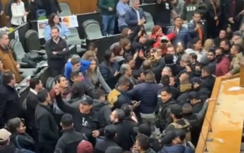 Caos en el Congreso por manifestantes