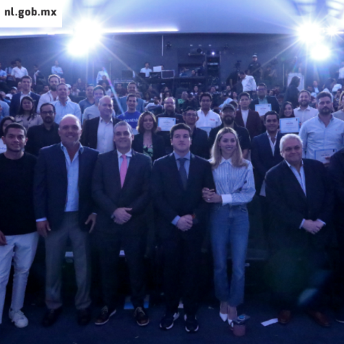 Samuel García apoya a graduados de programa “Peak NL”