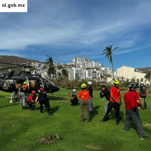 Rescatistas brindan ayuda a las víctimas del huracán “Otis”