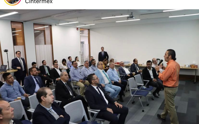 Nuevo León negocia proyecto de tren de carga Monterrey-Colombia con Texas