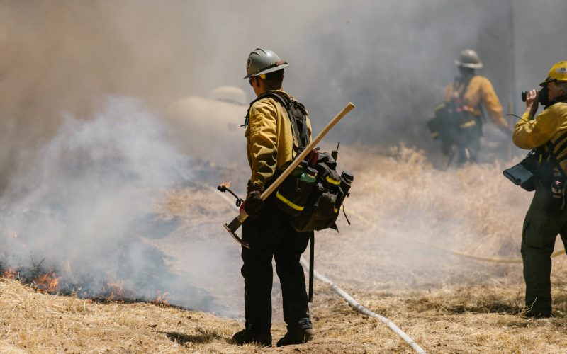 Brigadistas de Nuevo León luchan contra incendio forestal en Sierra de Iturbide