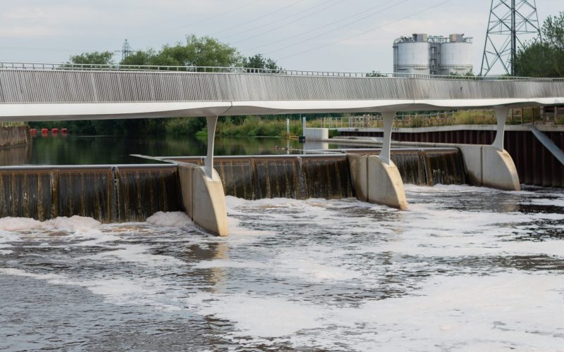 Gobierno de Nuevo León avanza en la construcción de presas rompepicos